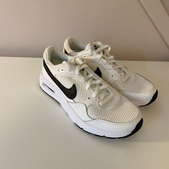 BRAND NEW Nike Air Max Sneakers Size 4Y - Picture 2 of 5